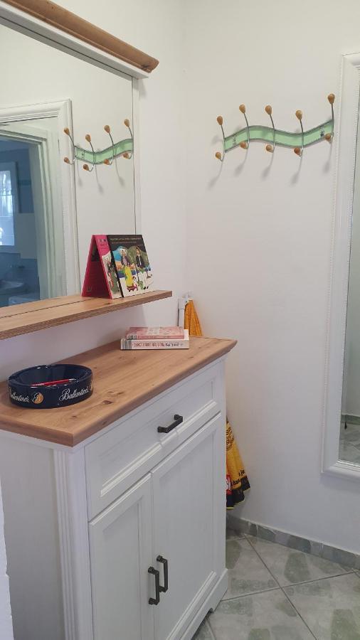 Apartment Lora Паг Екстериор снимка